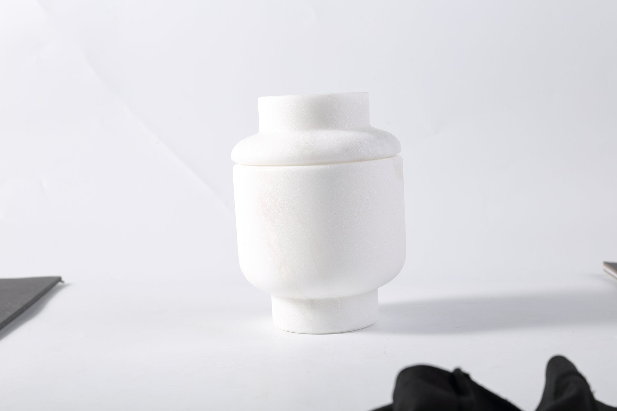Koville natural marble candlelight cup d 100 t 140 in Namib Bianco with a lit tea light candle