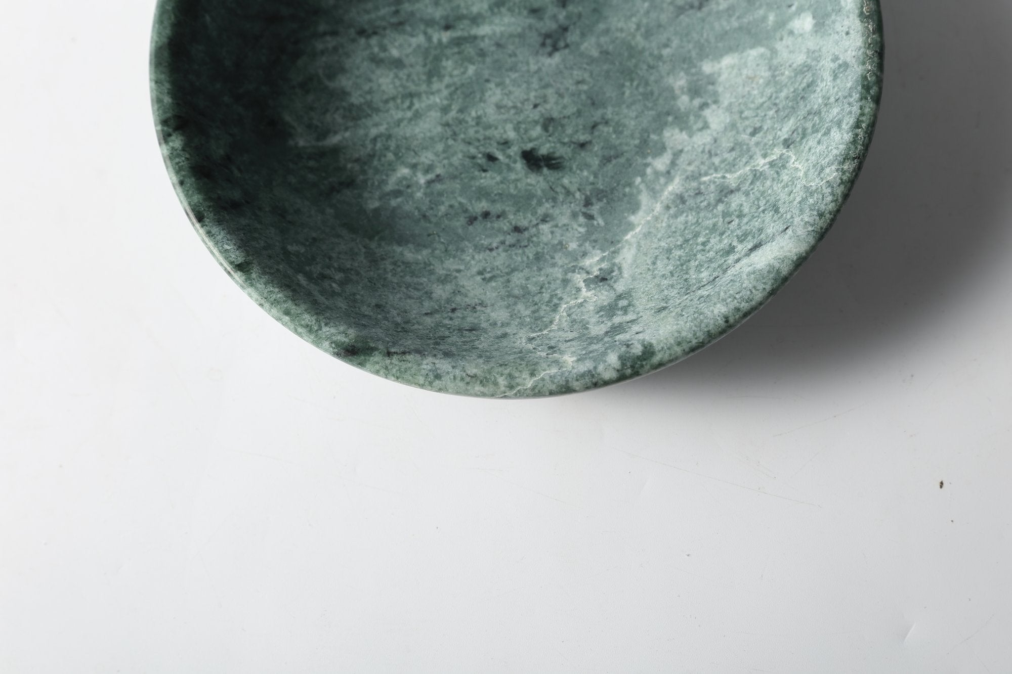 Koville natural marble incense holder pro d 150 t 30 in Indian Green with burning incense stick
