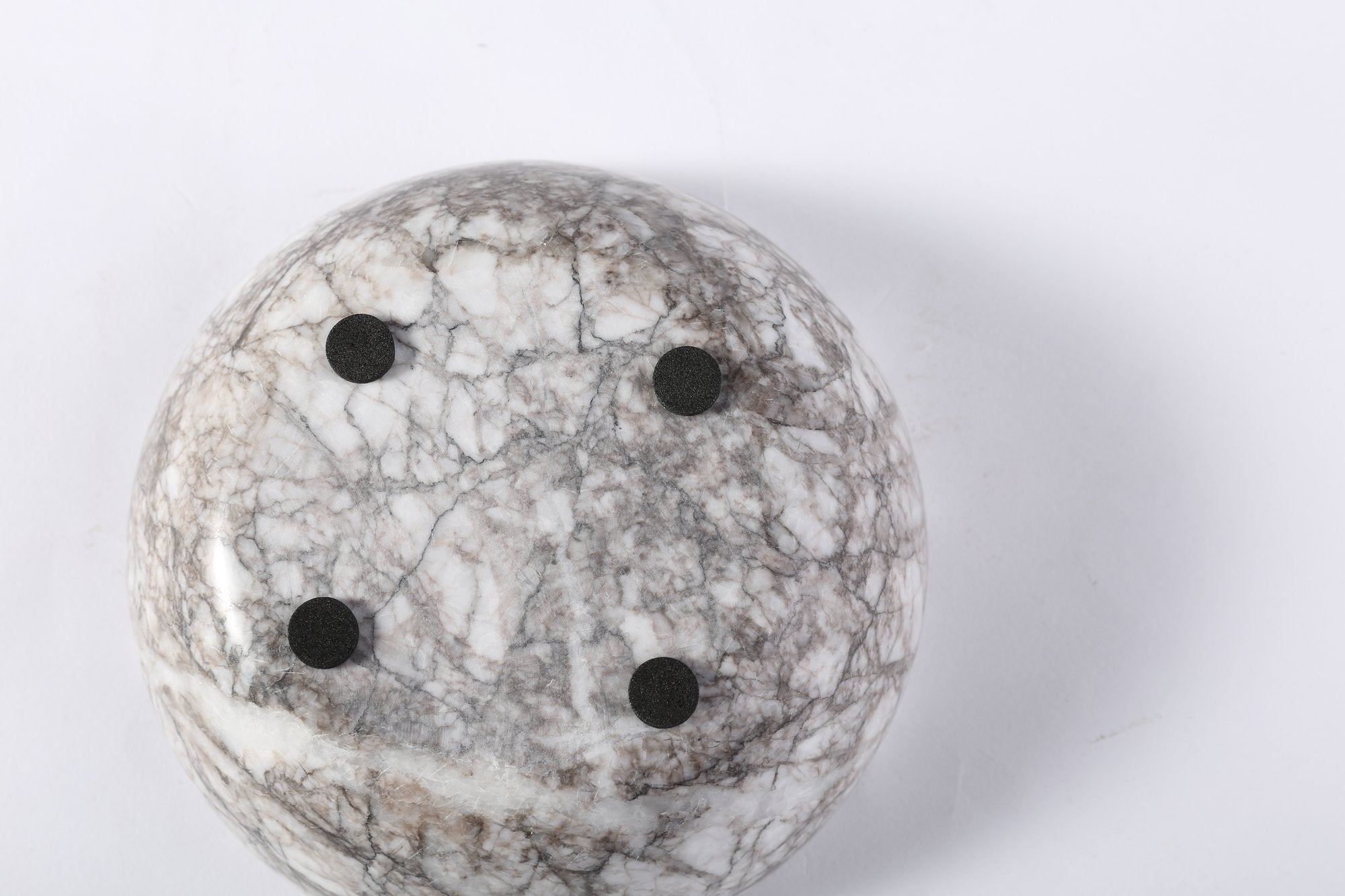 Koville natural marble incense holder pro d 150 t 40 in Limestone with burning incense stick