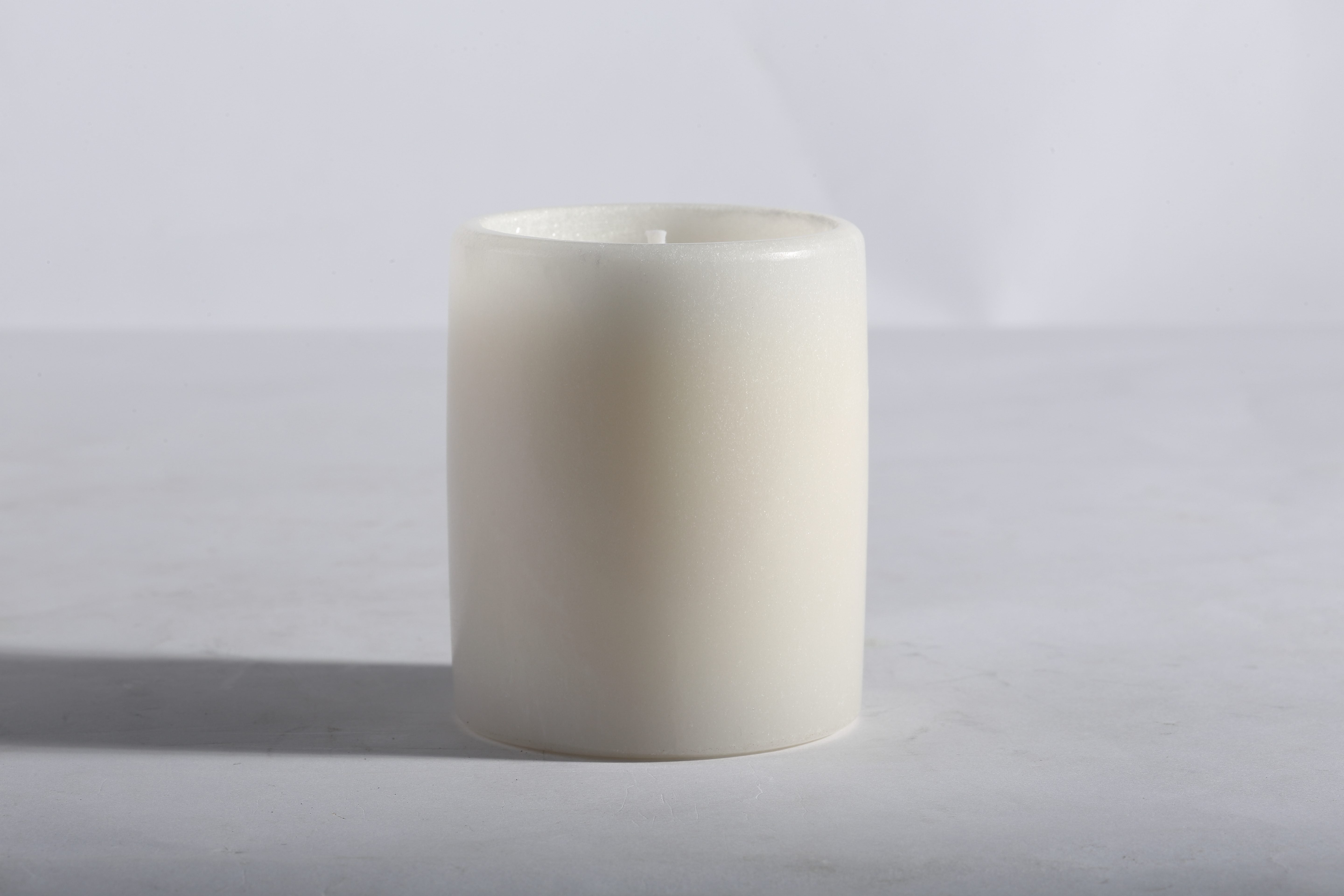Koville white scented candle in natural stone