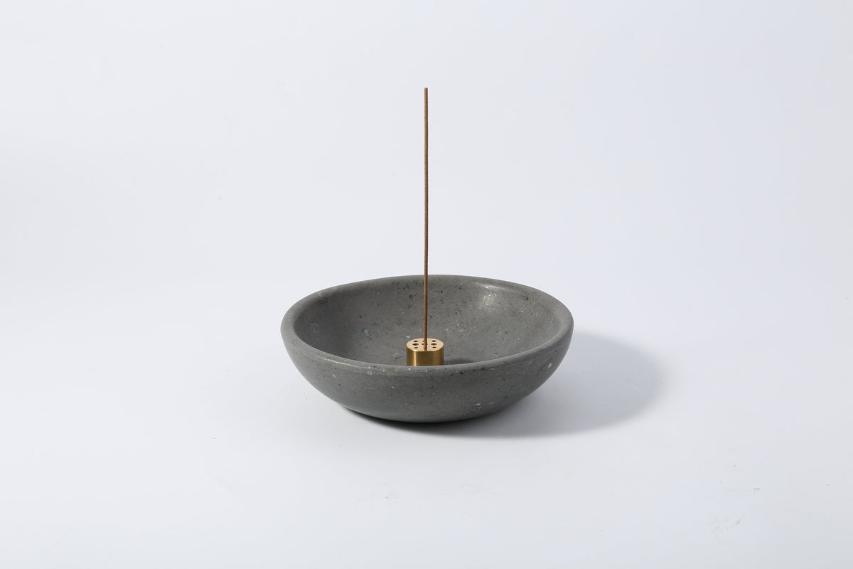Koville gray Burgundy Gray round incense holder with smooth charcoal-gray mineral movement