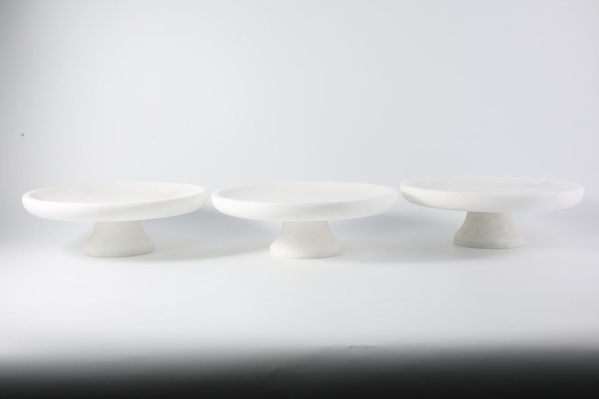 Koville white high-footed fruit bowl in natural stone – view 3