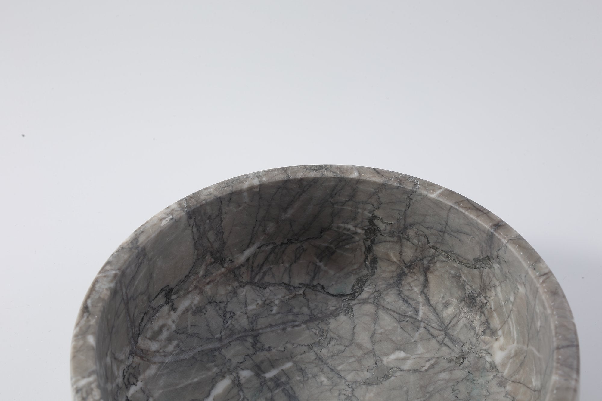 Koville natural stone pet bowl in Gris Lido