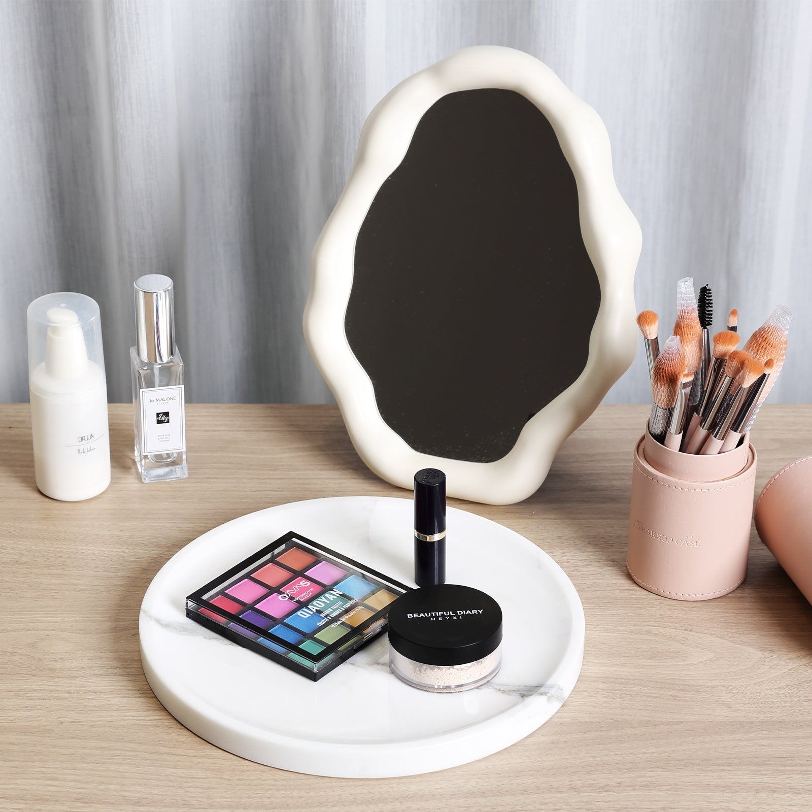 Koville round serving tray in multiple sizes for table styling