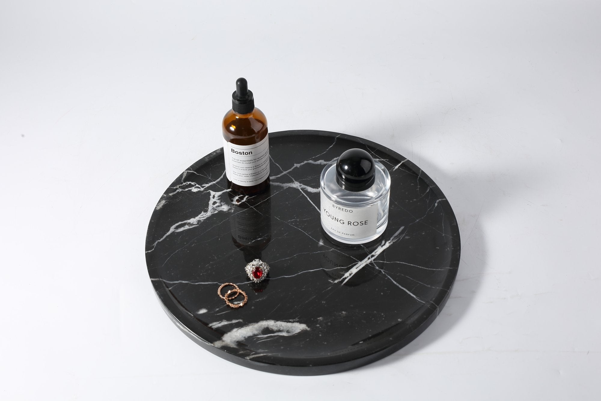 Koville round serving tray in multiple sizes for table styling in Nero Marquina natural stone