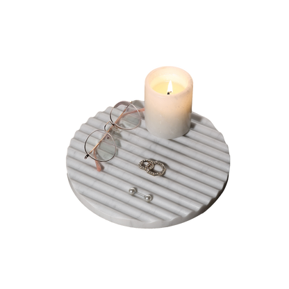 Koville natural marble wavy round decorative tray in Bianco Carrara - design detail