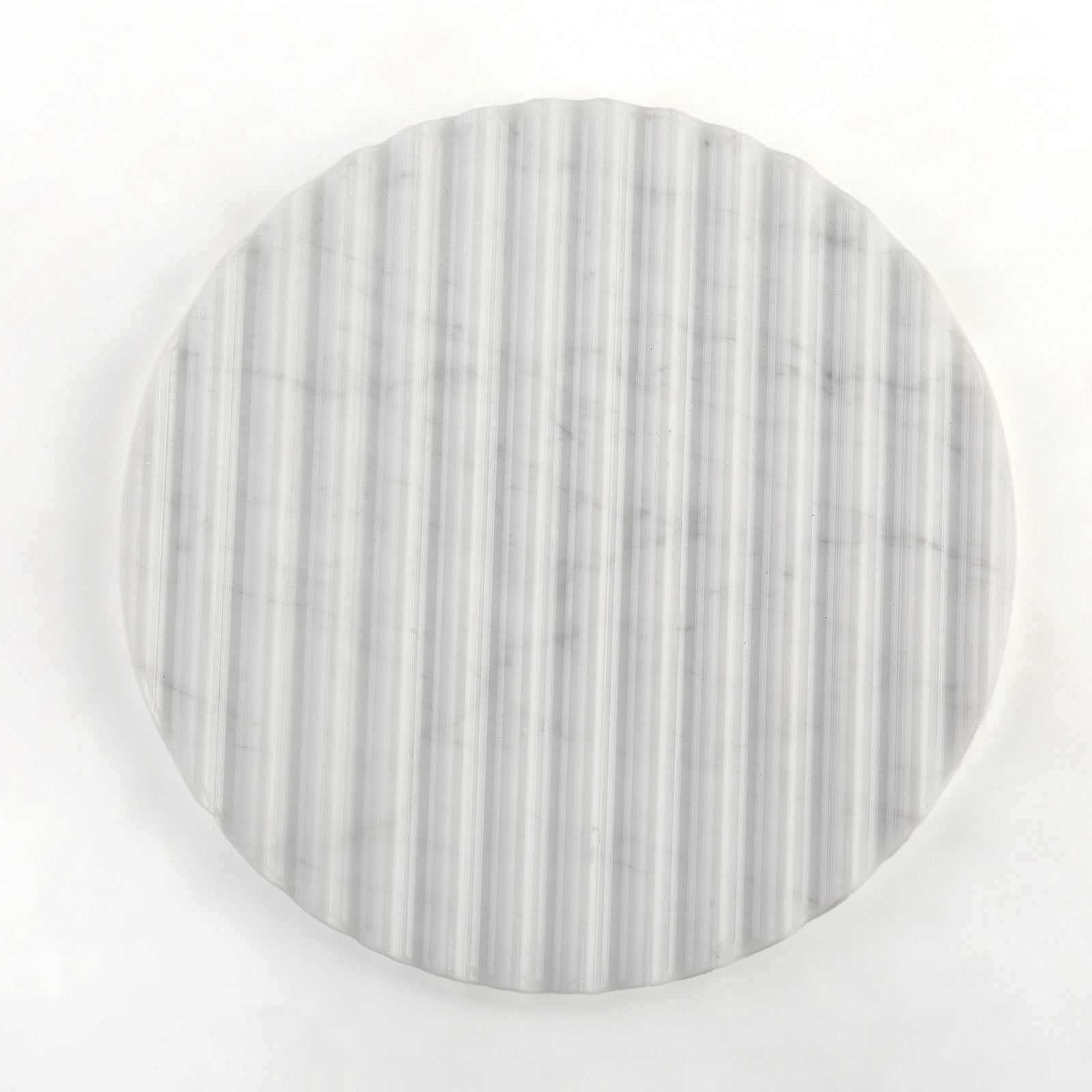 Koville natural marble wavy round decorative tray in Bianco Carrara - stone surface detail