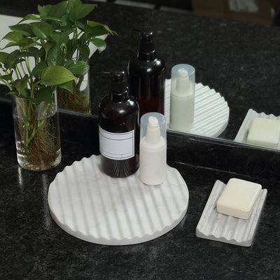 Koville natural marble wavy round decorative tray in Bianco Carrara - stone surface detail