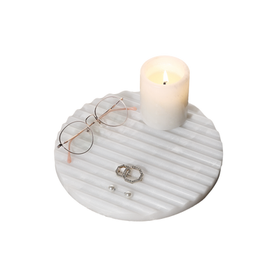 Koville natural marble wavy round decorative tray in Namib Bianco - design detail