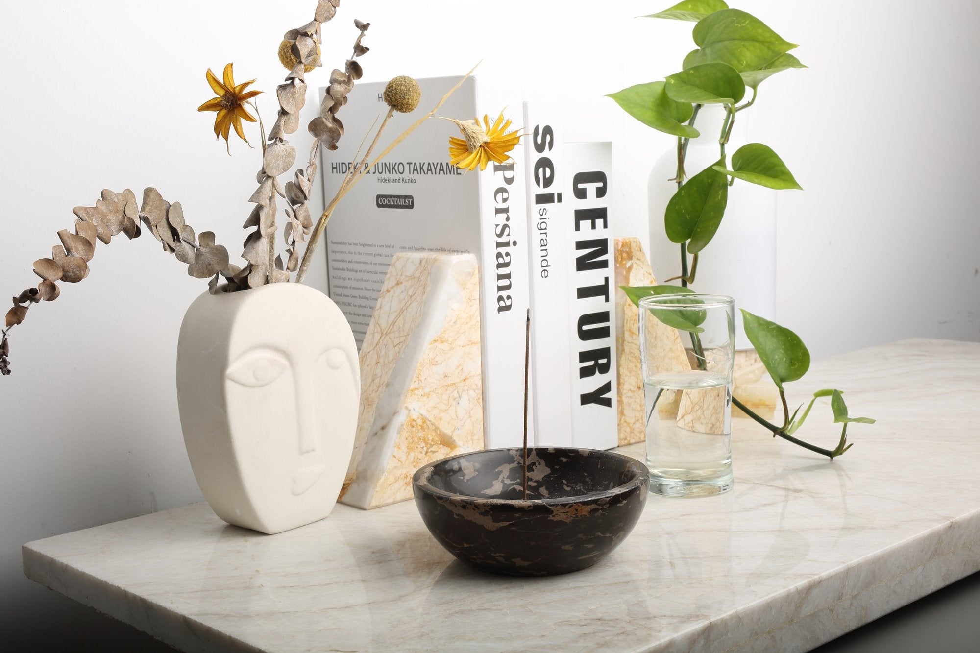 Koville natural marble incense holder pro d 130 t 45 in Meteorus with burning incense stick