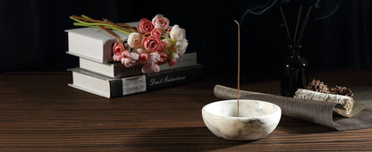 Koville natural marble incense holder pro d 130 t 45 in Oriental Calacatta with burning incense stick