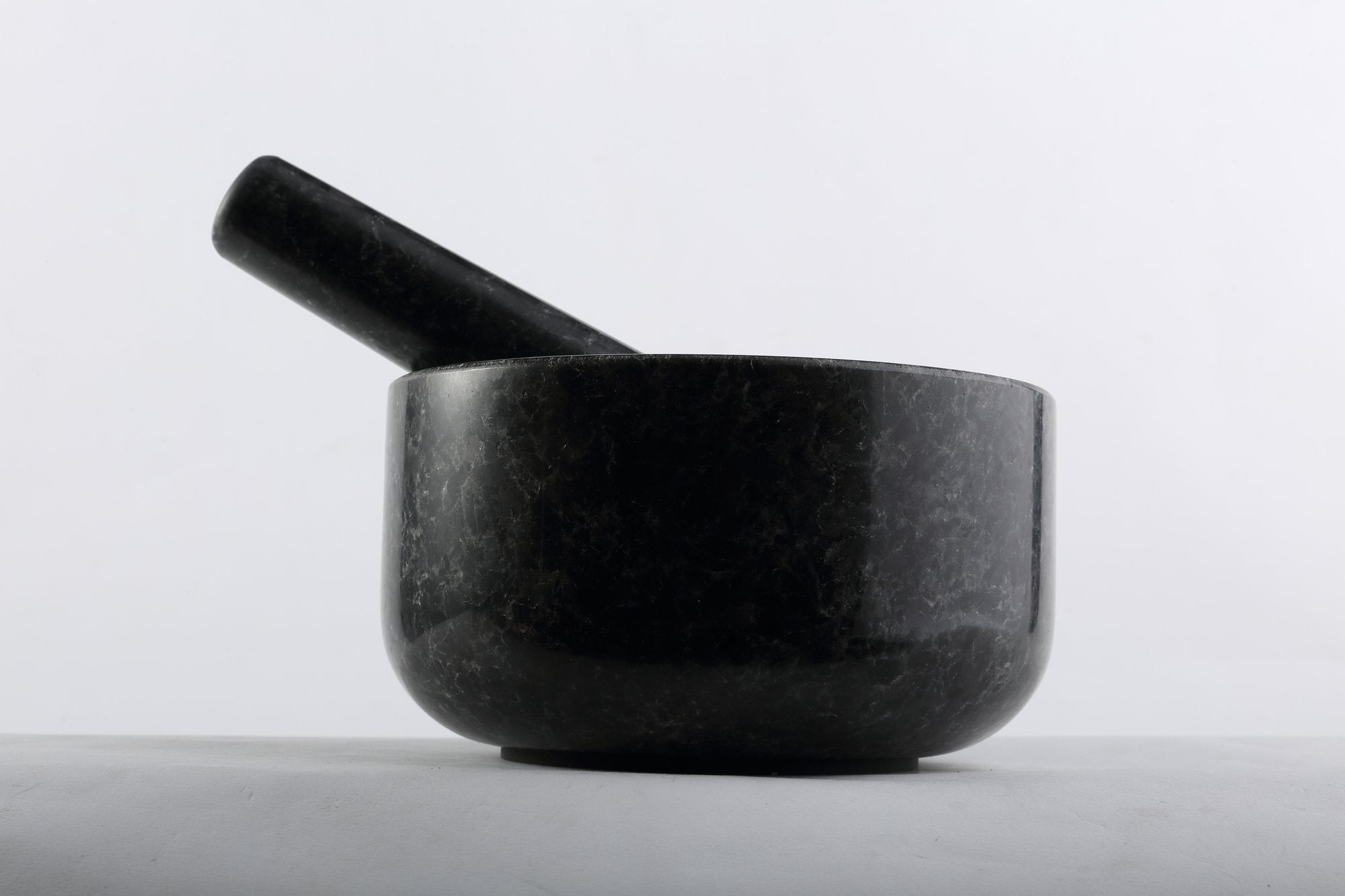 Koville black mortar & pestle (smooth surface) (160 mmmm) in natural stone