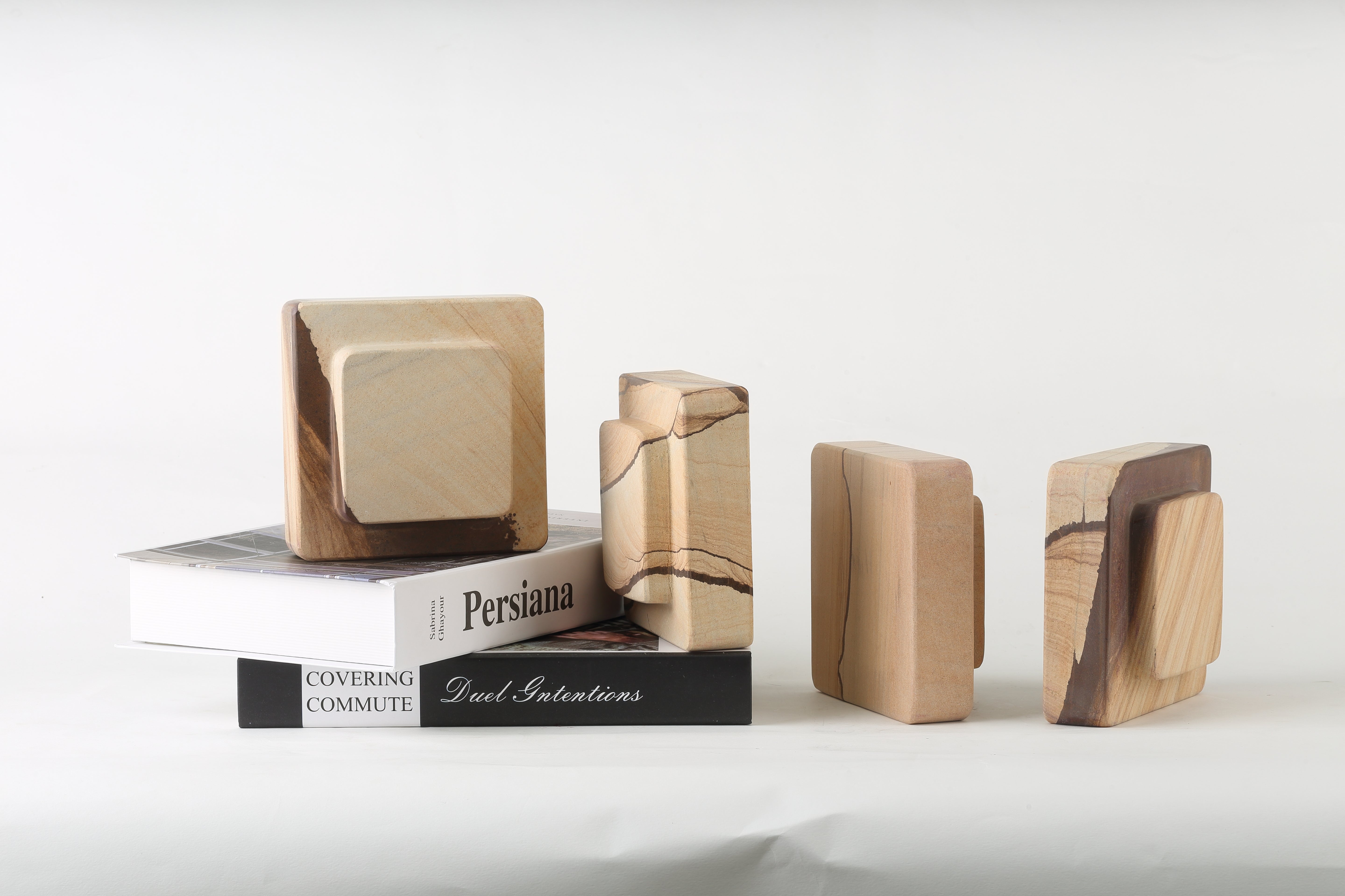 Koville natural stone square bookend in Vein Sandstone - design detail